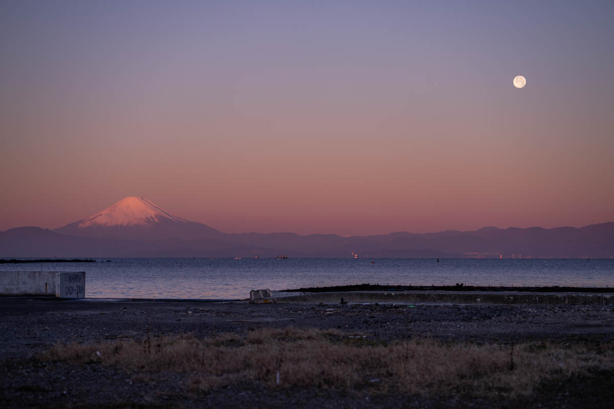 月と富士山