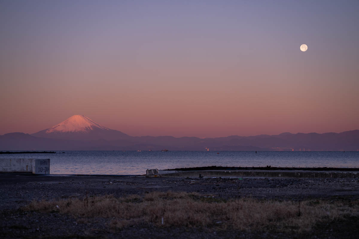 月と富士山