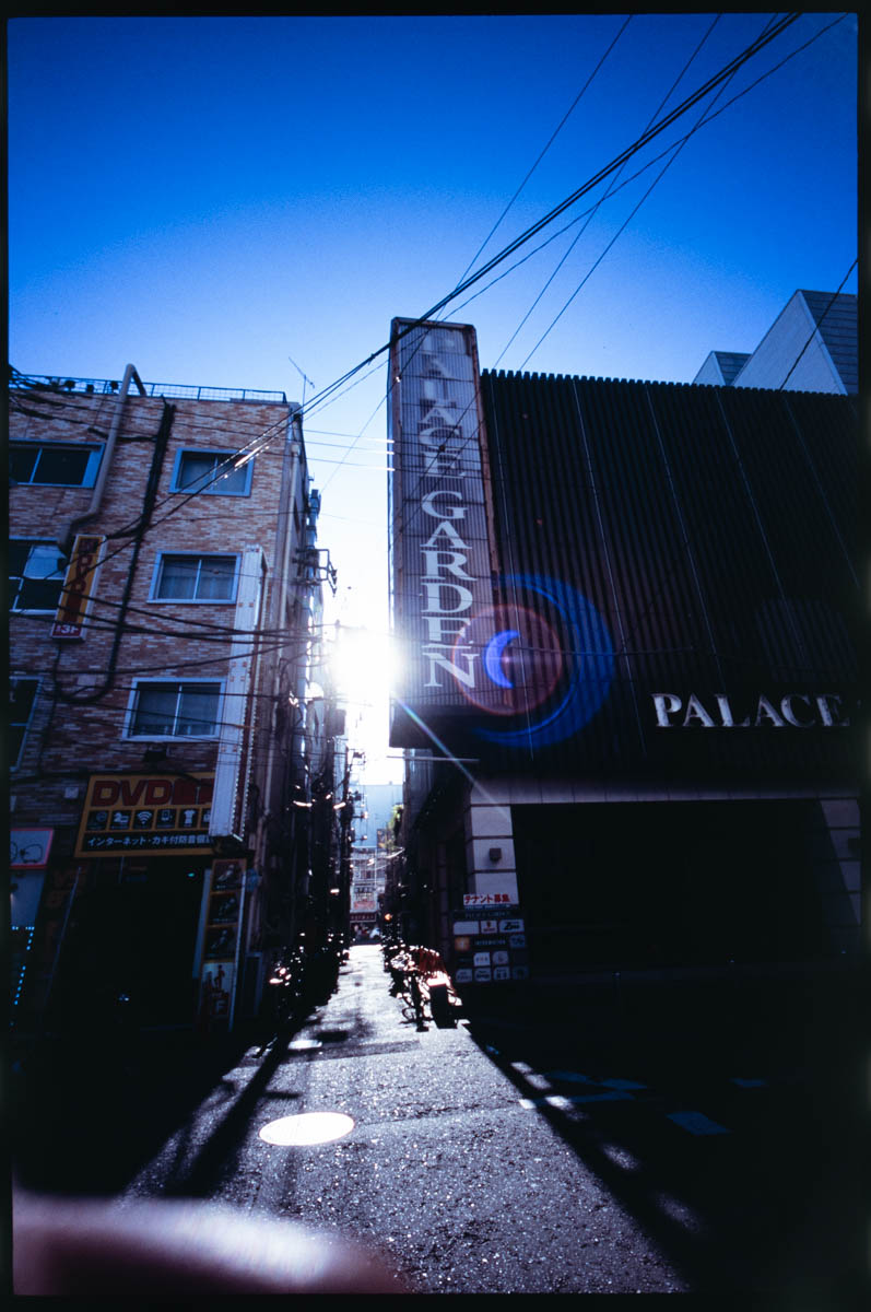 G1 + Hologon8/16, Velvia100, F8, 1/350