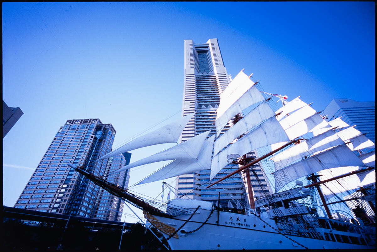 G1 + Hologon8/16, Velvia100, F8, 1/45