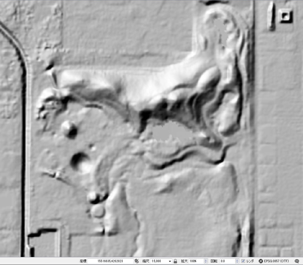 公園内の起伏と説明されているから小高い丘があるのだろうとわかる