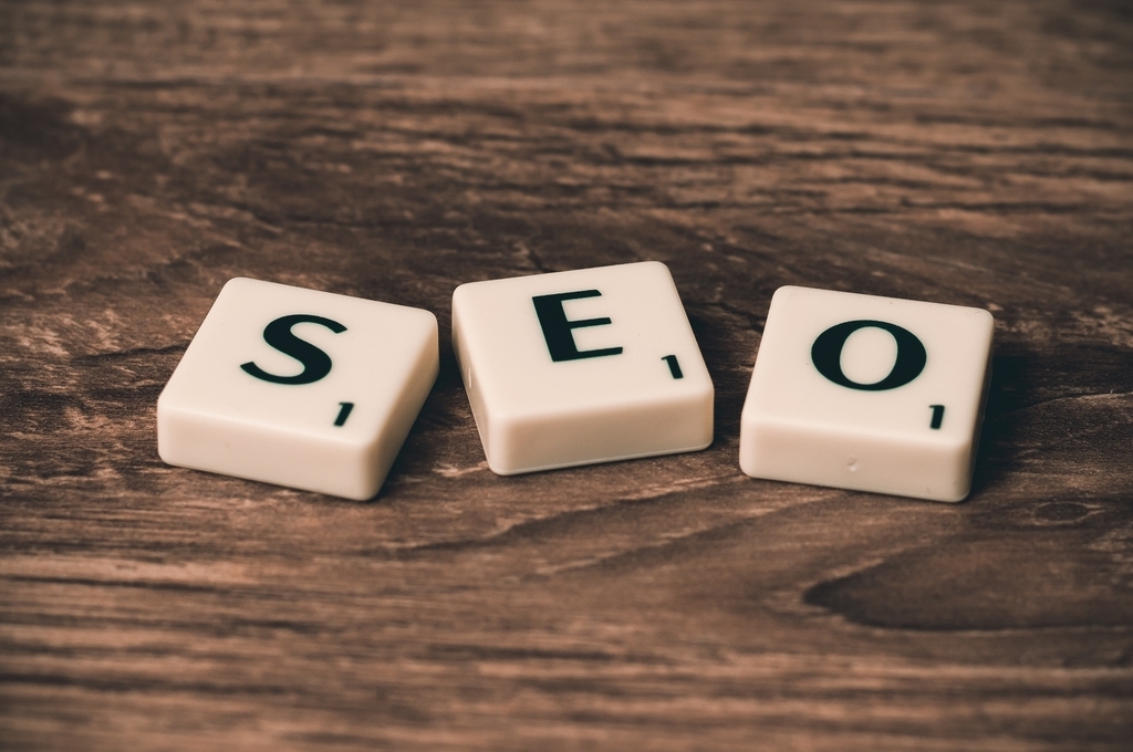f:id:fpra1320:20190202130226j:plain SEOの文字の書かれた駒の画像