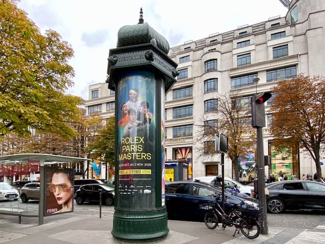 パリのベンチと椅子はなぜ緑色？その理由と歴史を解説 - フランス