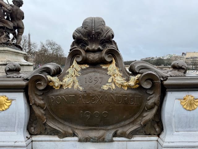 パリ最も美しい橋アレクサンドル三世橋｜歴史と見どころ - フランス
