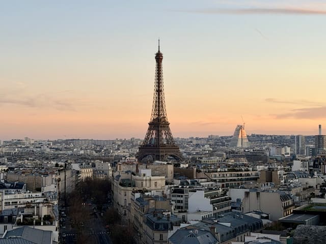  フランス・パリの天気と気温サイトと天気アプリとエッフェル塔眺め