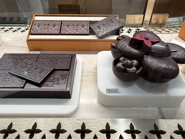 パリ ルイ・ヴィトン カフェ・チョコと無料展示 LV Dream - フランス