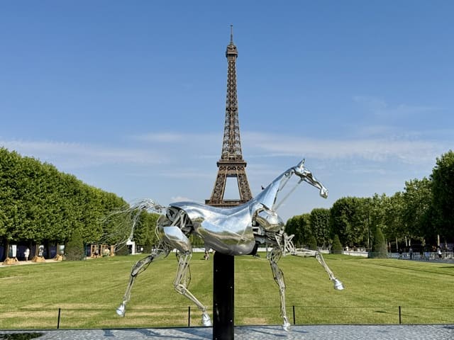 パリ五輪金属馬ゼウスとエッフェル馬術大会2026 - フランス・パリ便り