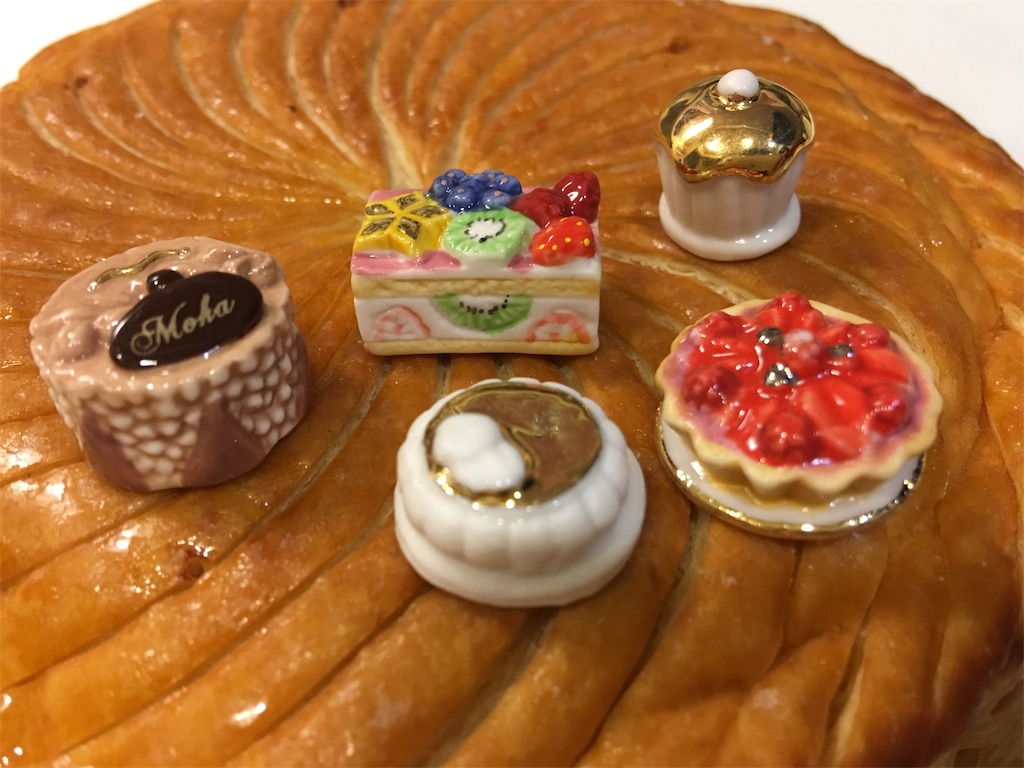 【バラ売り可】王妃さまのごちそうフェーヴ　9種　ロイヤルスイーツ　ミニチュア陶器 バラ売り可】王妃さまのごちそうフェーヴ 9種 ロイヤルスイーツ