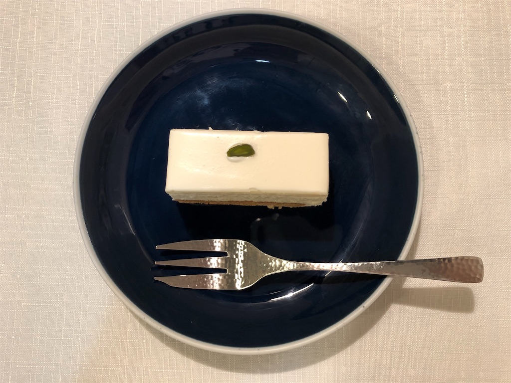 赤坂 しろたえ 行列のできる洋菓子店のレアチーズケーキとシュークリーム お菓子を巡る暮らしの雑記帖