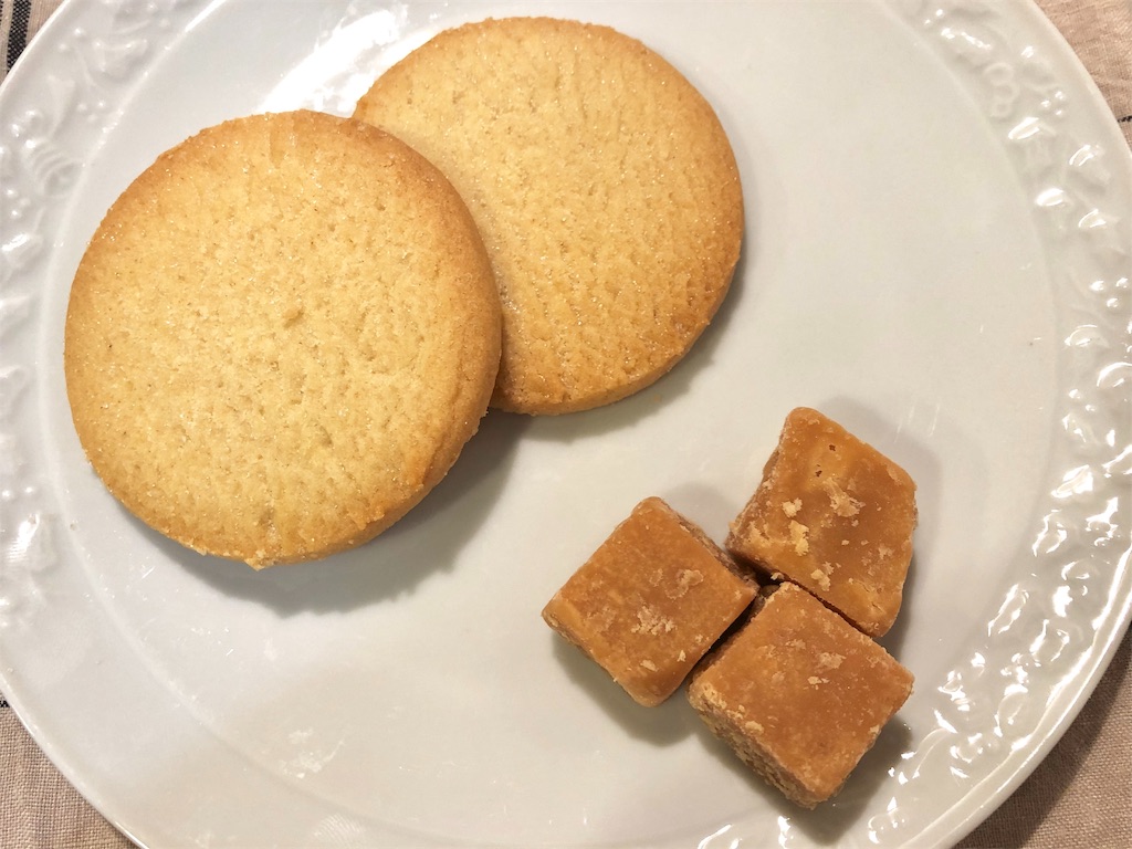 ロダスのショートブレッドとファッジをdemerara Bakerry デメララベーカリー で クロテッドクリームを使ったお菓子 お菓子 を巡る暮らしの雑記帖