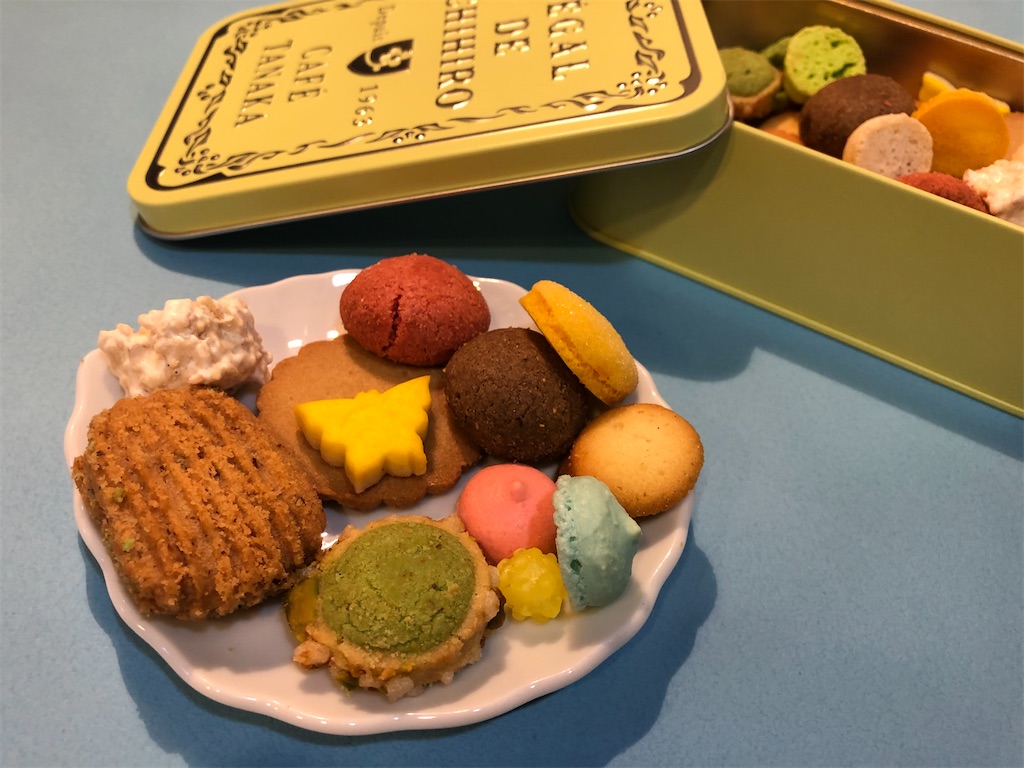 CAFE TANAKA』のふきよせ缶。ビジュードビスキュイ。美味しい