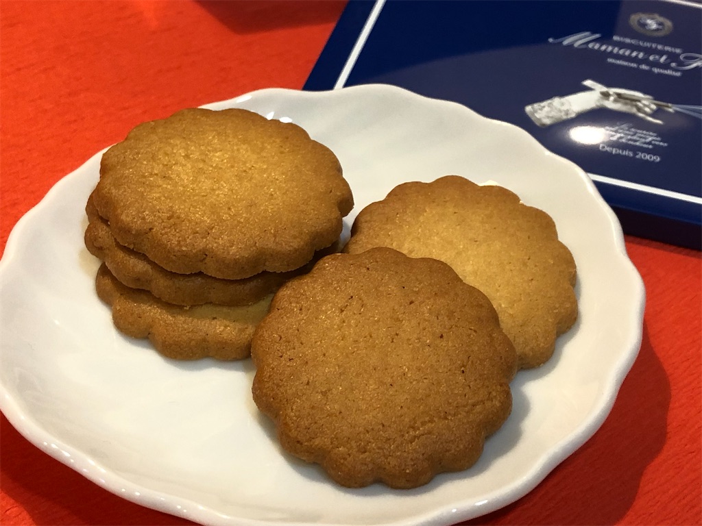 マモンエフィーユ』シトロンビスキュイ。お洒落なクッキー缶に