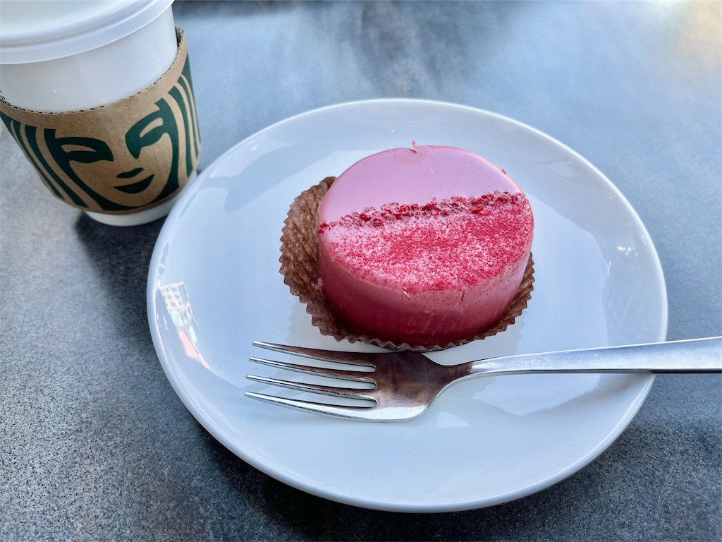 六本木けやき坂 スタバ のバレンタインスイーツ ルビーチョコレートケーキと密 お菓子を巡る暮らしの雑記帖