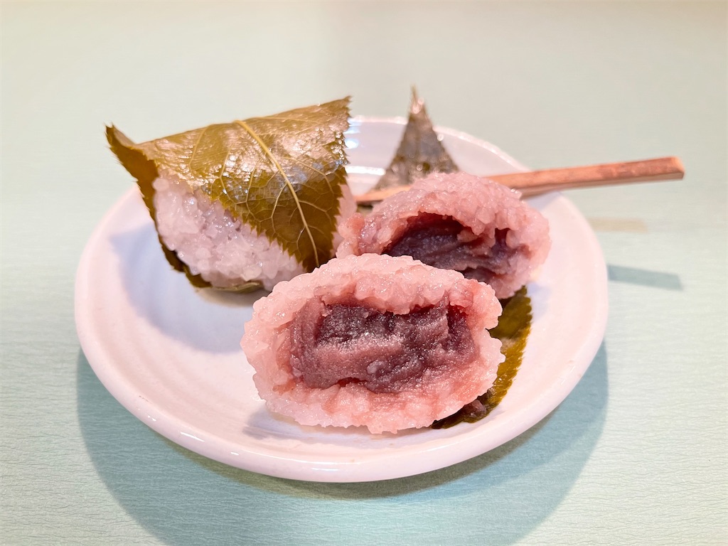 南青山 まめ』朝から閉店を惜しむ行列。最後のわらび餅、苺大福
