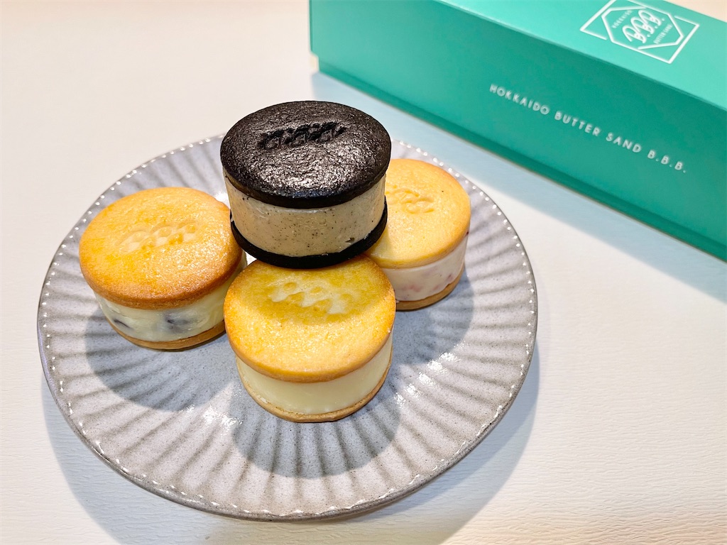 北海道発酵バターサンド専門店 B B B のバターサンド バターを丸ごと食べているような濃厚さが嬉しい お菓子を巡る暮らしの雑記帖
