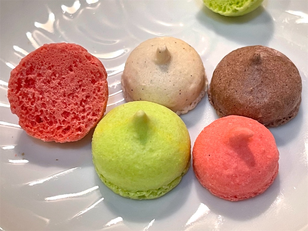 カフェタナカ』ノエル缶を今年も。ビジュー・ド・ビスキュイ