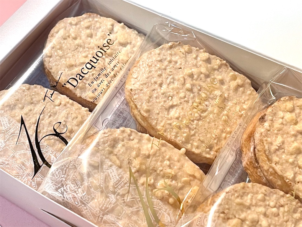 やさしく作れるフランス式おかずとお菓子　ミシュリンヌ・バラッツ著 家庭でつくるフランスの焼き菓子 UNE PETITE MAISONの素材を
