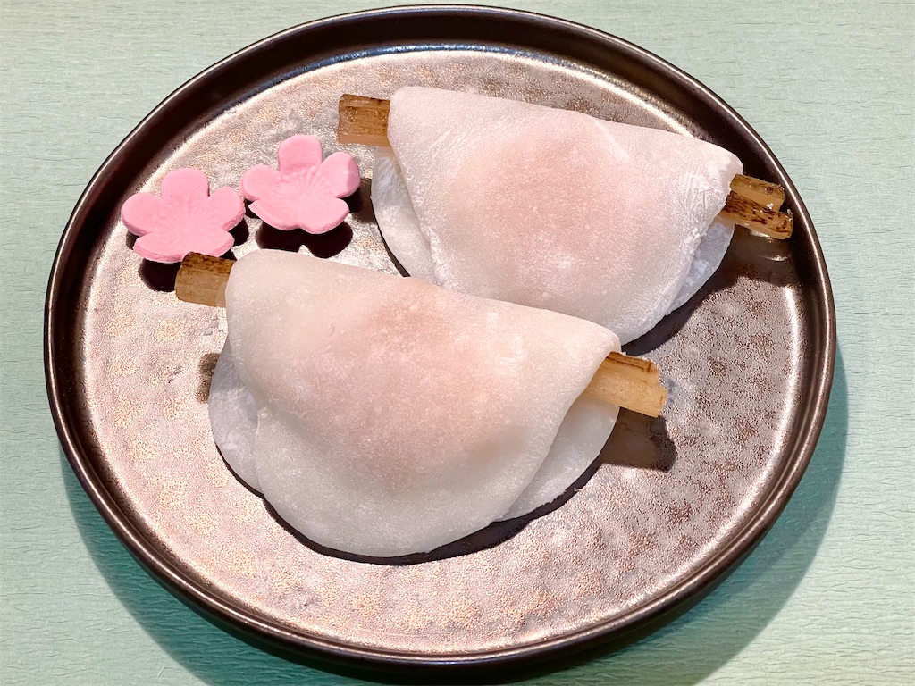 銀座三越 仙太郎 花びら餅 糀味噌を使ったお味噌の風味いっぱいのお菓子です お菓子を巡る暮らしの雑記帖 銀座三越 仙太郎 花びら餅 糀味噌を使ったお味噌の風味いっぱいのお菓子です お菓子を巡る暮らしの雑記帖