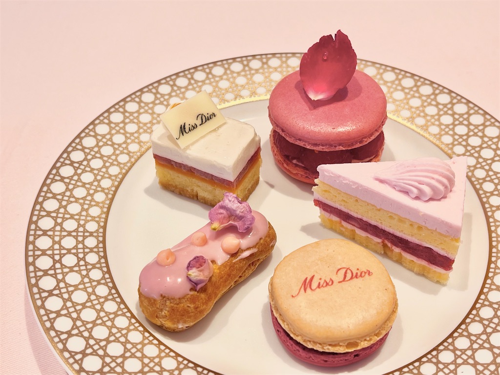 六本木ミュージアム『MISS DIOR 』の展覧会へ。ピエールエルメのスイーツを楽しむ。 - 365の喜怒哀楽 〜日々の暮らしブログ