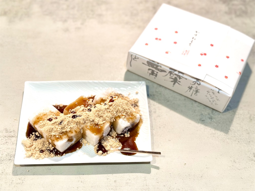 京都『百万遍かぎや政秋』襲餅。ふわふわ求肥と大納言小豆を使った餅