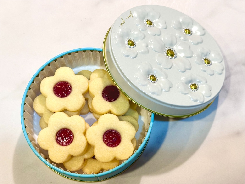 Cafe de Zaza』お花のジャムクッキー。ほろりと柔らかい生地に素朴な