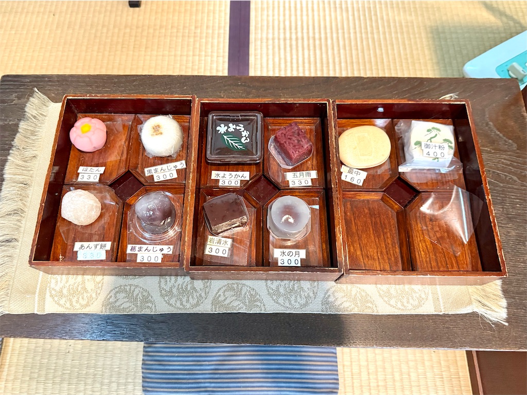 日本橋『ときわ木』6月訪問、夏らしい季節の生菓子と定番の黒饅頭