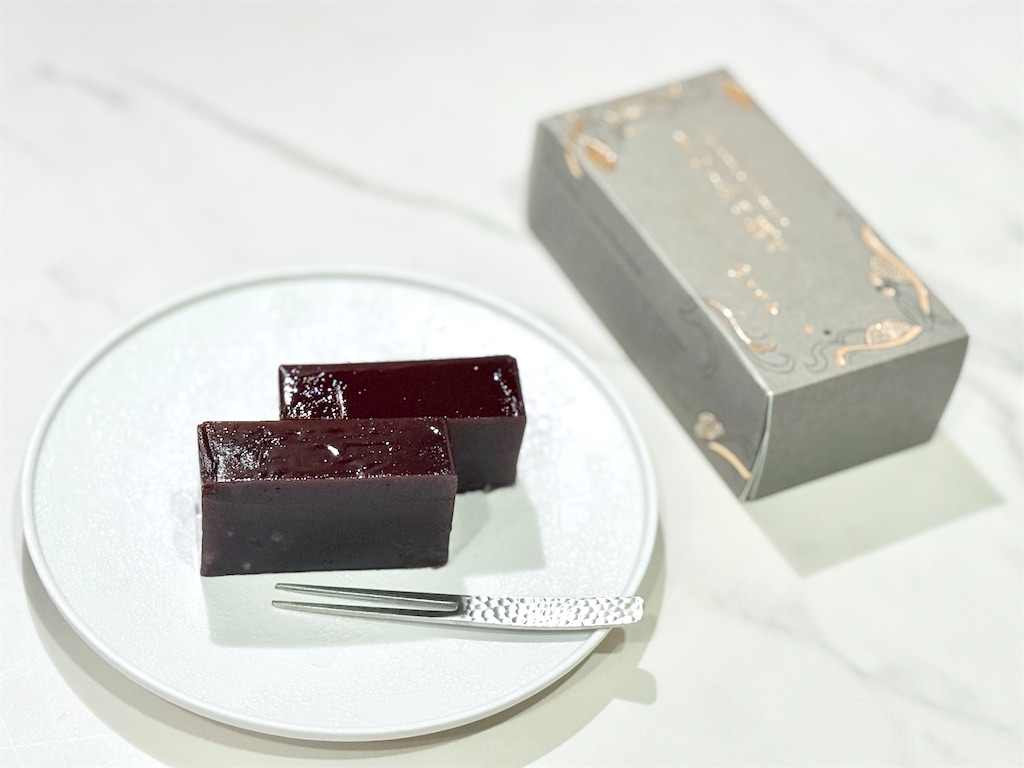 とらや』TORAYA PARIS45周年、ノワールの調べ&ポムカルバドス - お菓子