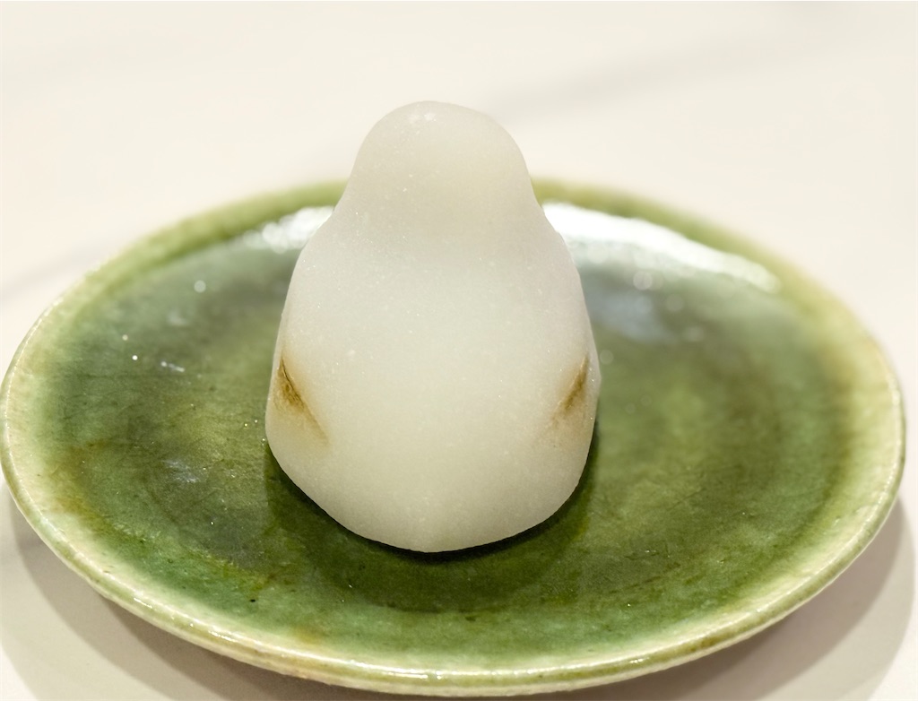 とらや』12月の生菓子、祇園坊はじめ鶉餅、霜の葉、柚形、氷の上、松襲