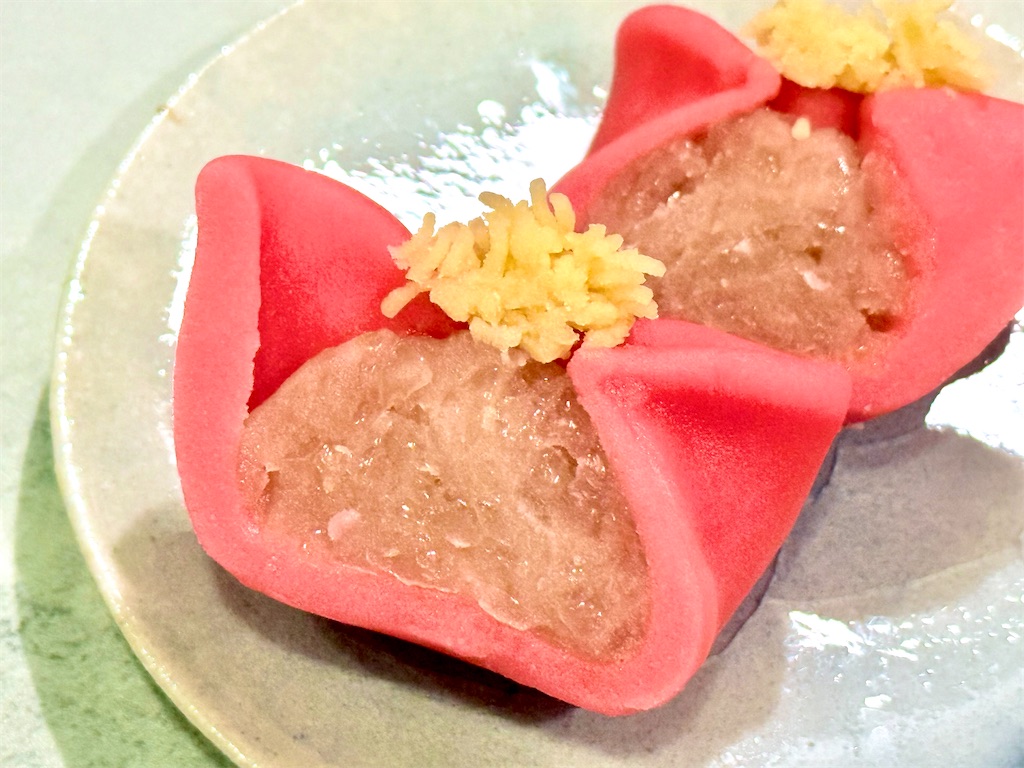 とらや』2026年2月前半、赤坂店限定の老梅。季節の生菓子、寒紅梅、静