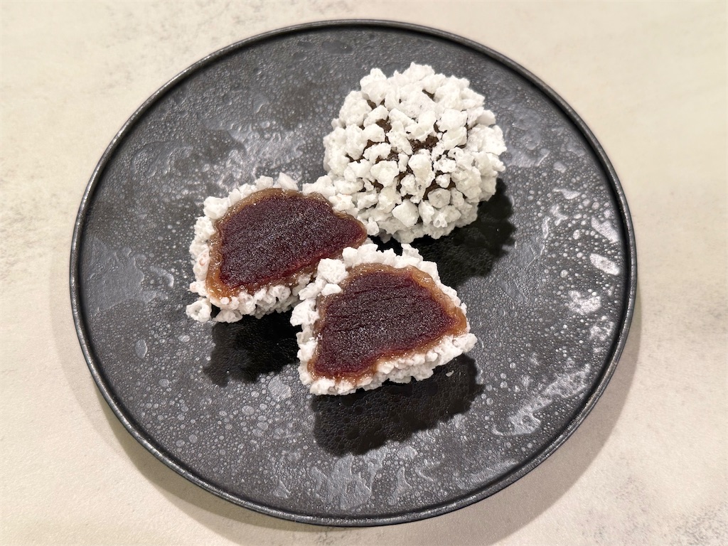 とらや』2026年2月前半、赤坂店限定の老梅。季節の生菓子、寒紅梅、静