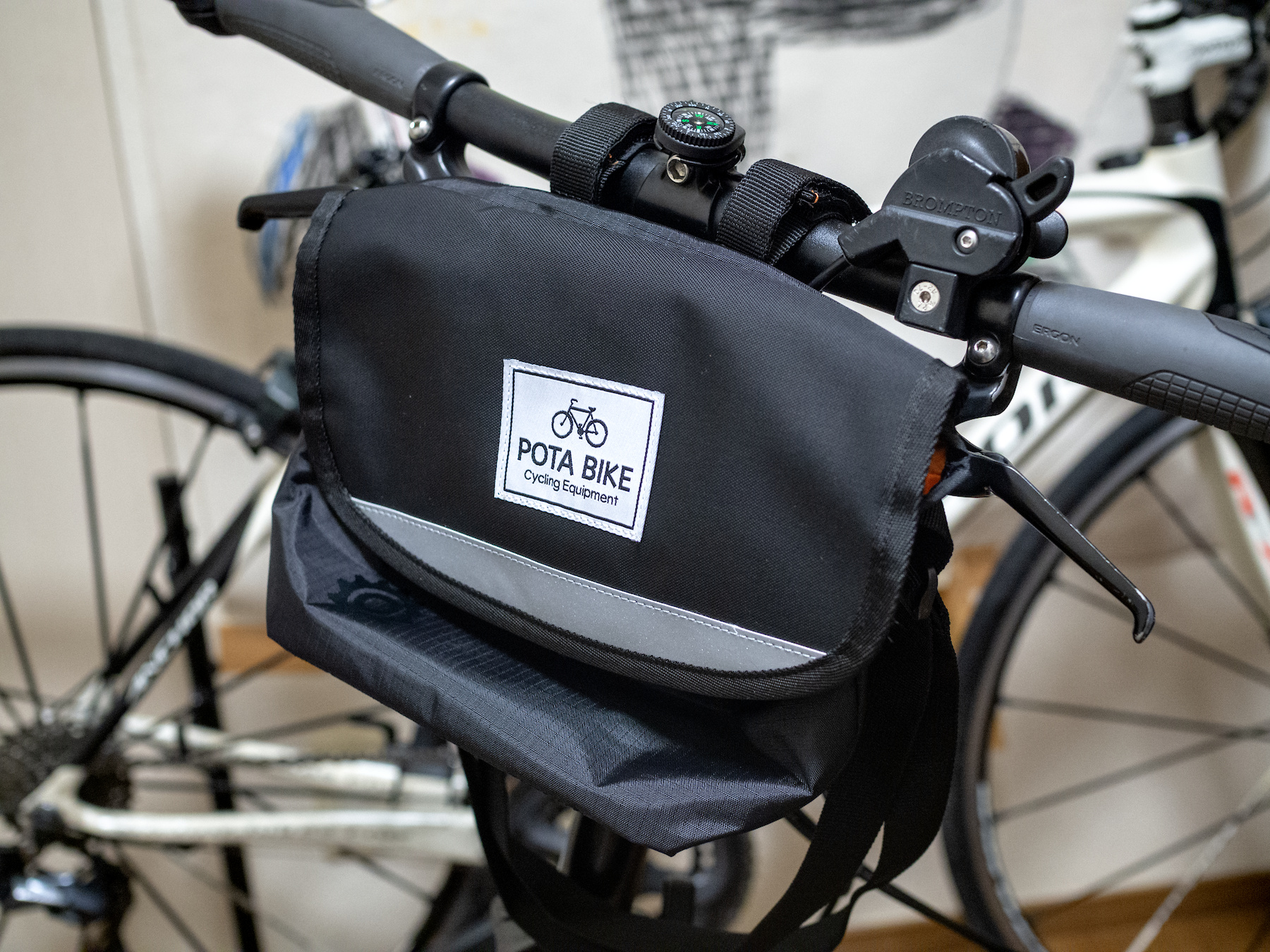 BROMPTON - ブロンプトンoff yer bike キャリングハンドル＆フロントバッグ Off yer bikeを装着したらブロンプトンのストップディスクを調節