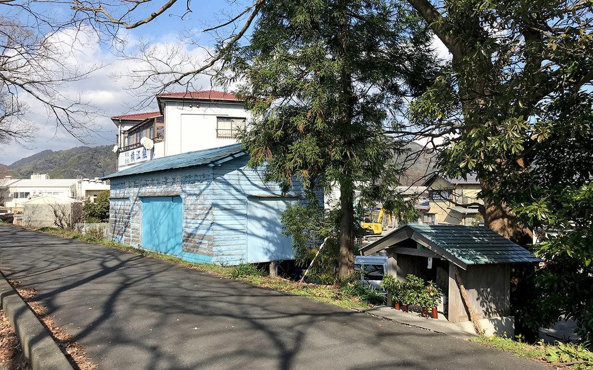 焼津市中里水防倉庫と地蔵・牛頭観音の祠