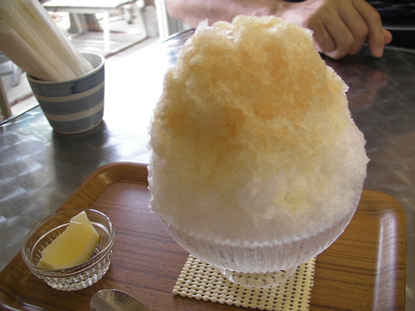 鵠沼海岸 埜庵（かき氷） 黒糖梅・檸檬 800円