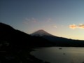 河口湖畔から見る富士山