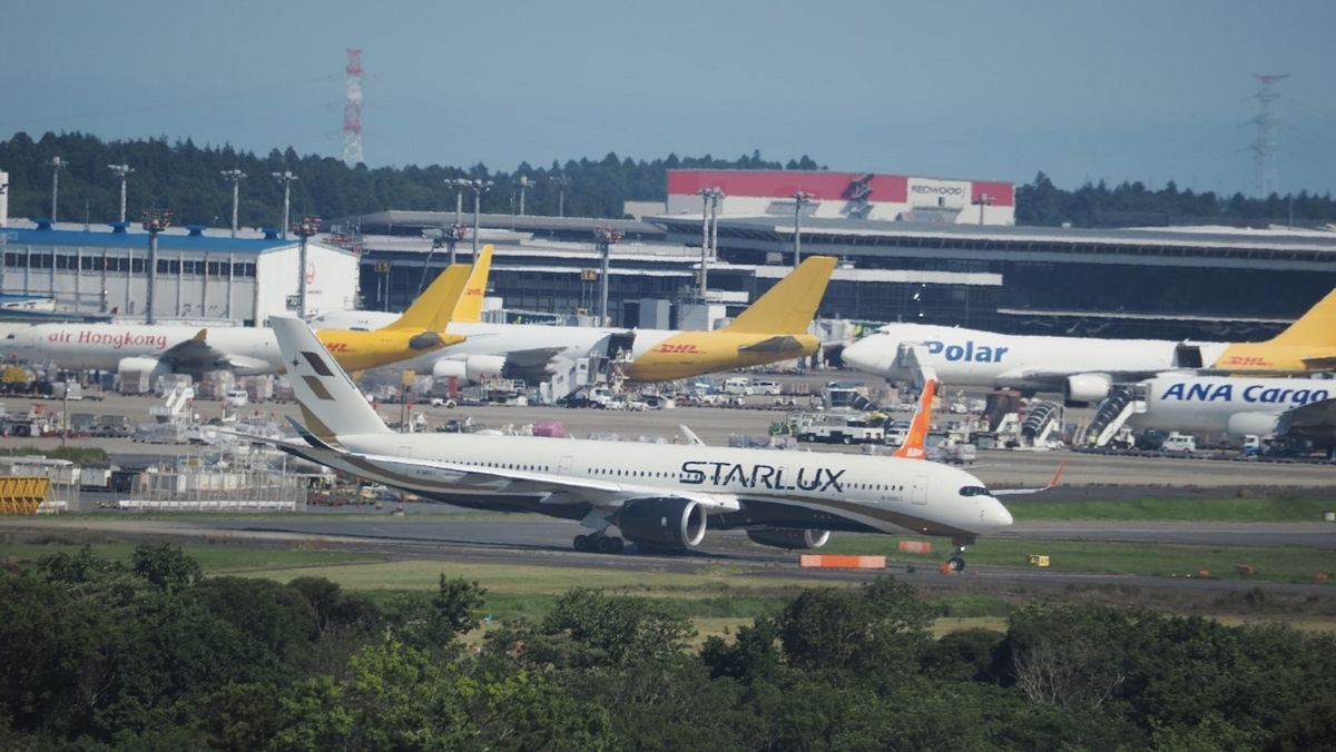 海外の航空会社の飛行機見るとワクワクする