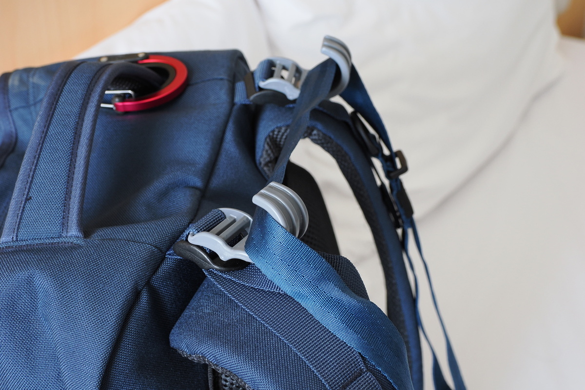 カメラストラップを通した様子