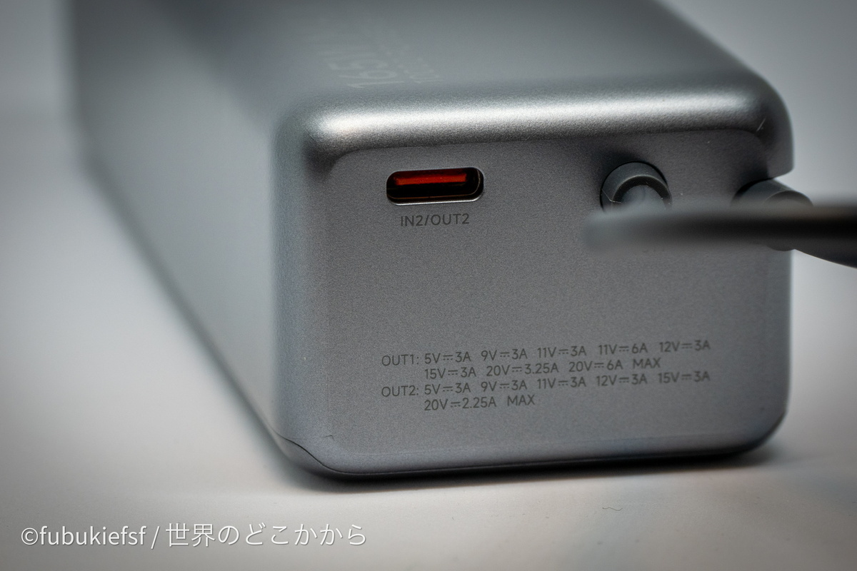 USB Cポートと内臓ケーブルの付け根
