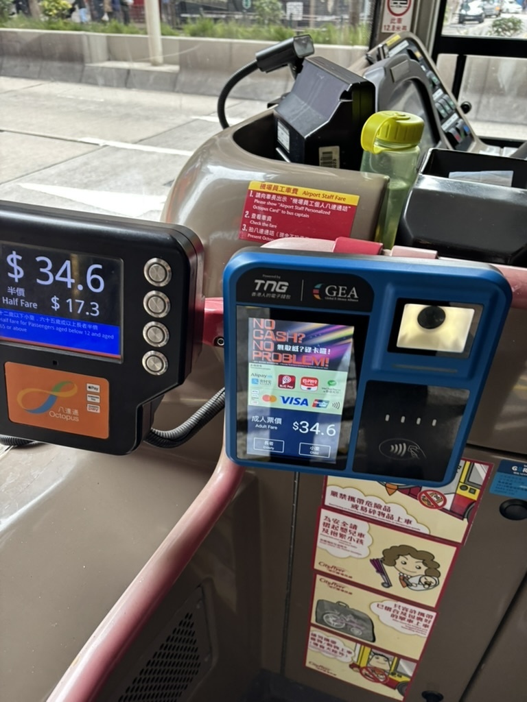 空港行きバスはCity FlyerだったのでVisa・Mastercardに対応
