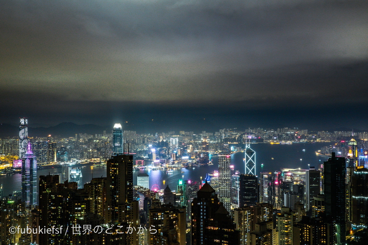 山頂広場観景台からの夜景  (OM SYSTEM OM-1 + M.Zuiko 12-100mm F4 ISO800 32mm F8 -0.7ev 1.3s)