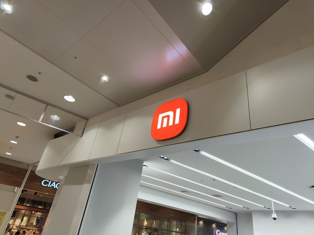 イオンモール内のXiaomiストアのロゴ