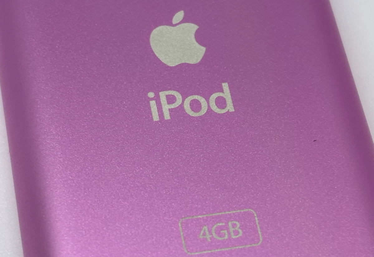 第2世代のiPod miniなので4GBの刻印がある