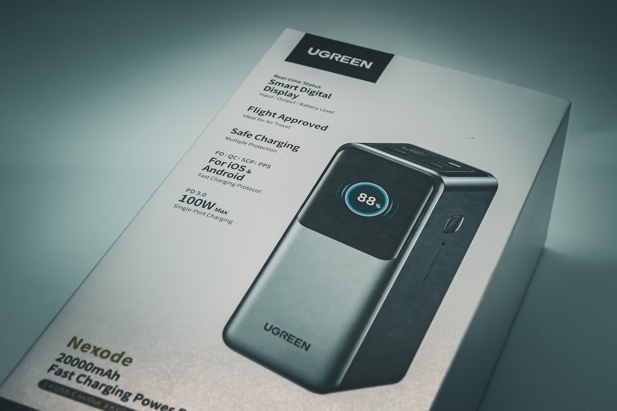 UGREENのNexode モバイルバッテリー (20000mAh・130W) パッケージ