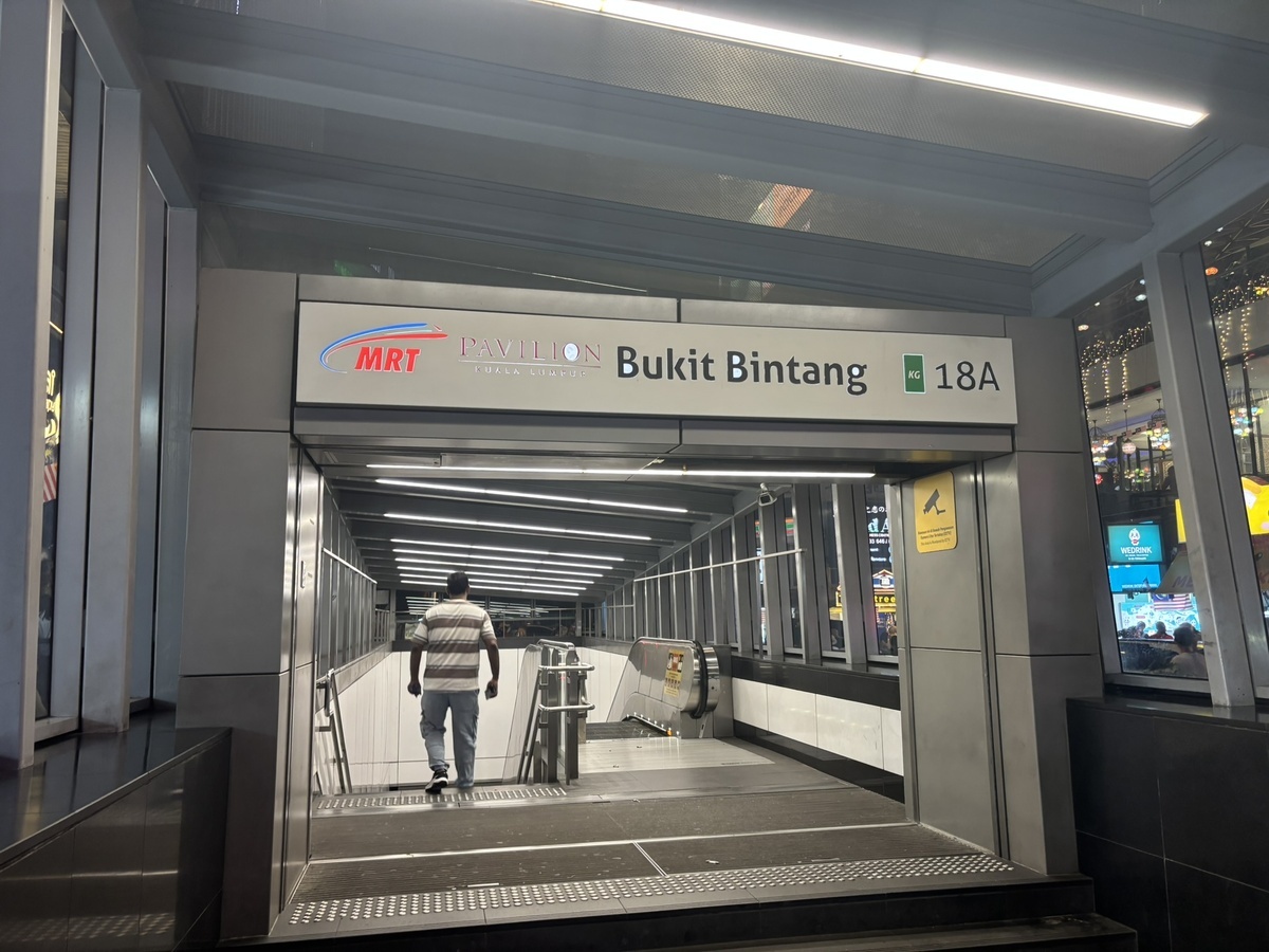 MRT(地下鉄の入口)