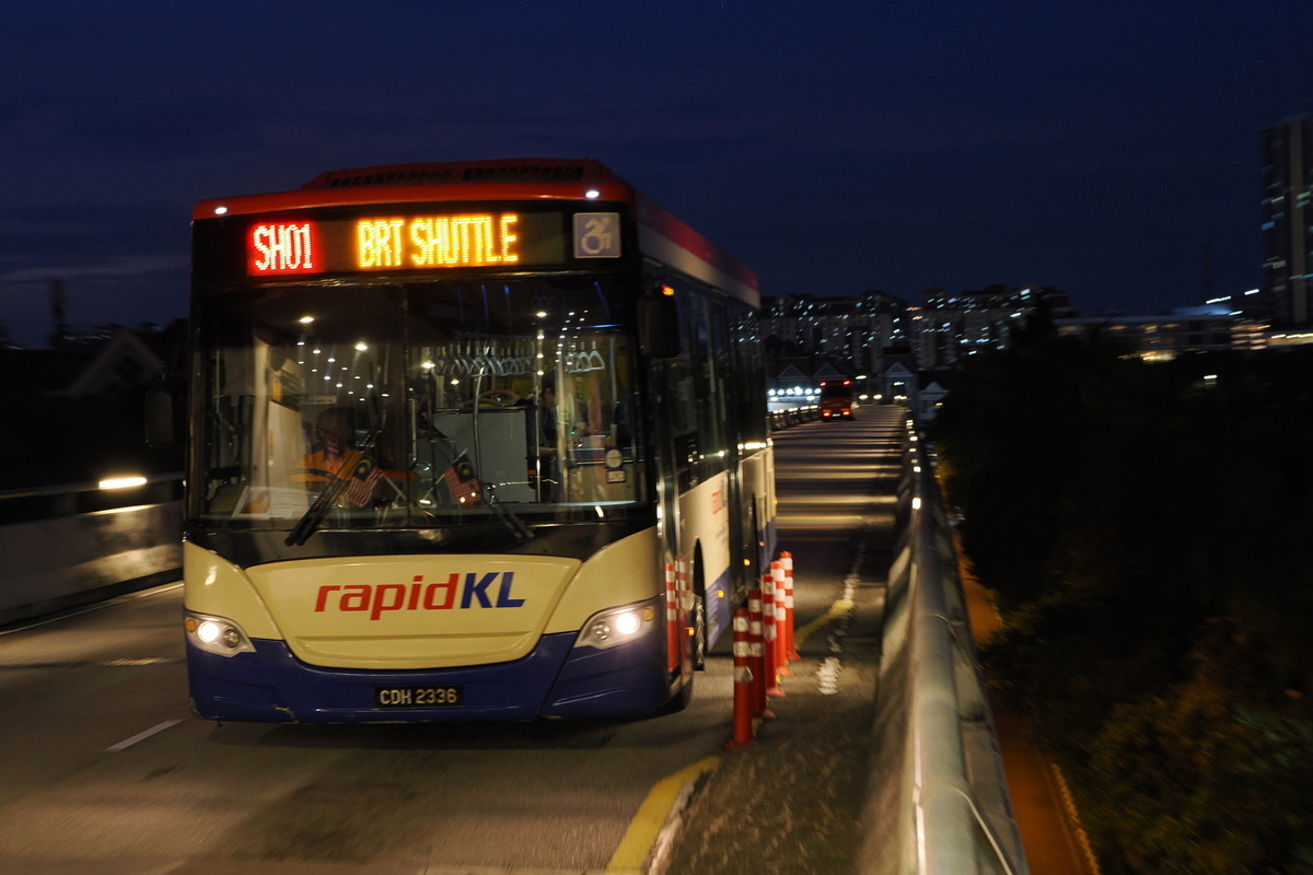 専用軌道をを走るBRT