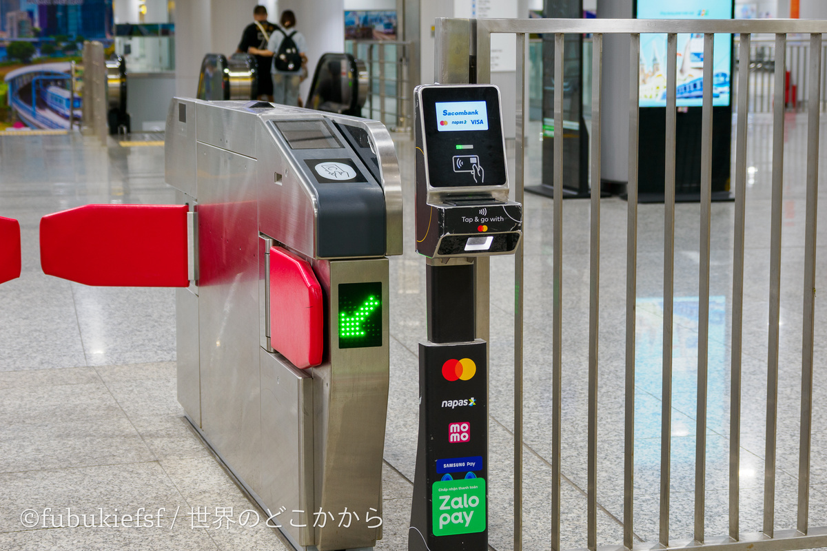ホーチミンメトロの改札機の様子