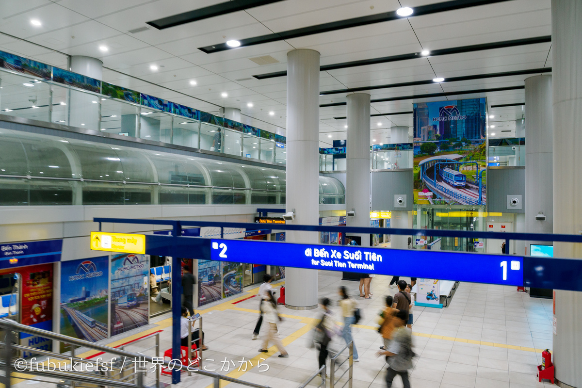 地下区間のベンタイン駅の様子