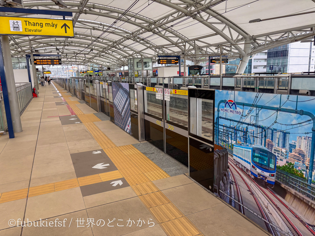 地上区間のホームの様子