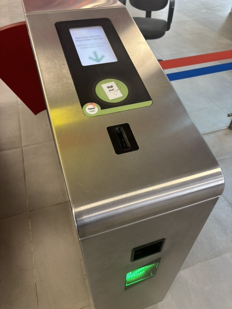 改札機のカードやコインをタッチまたは投入する箇所