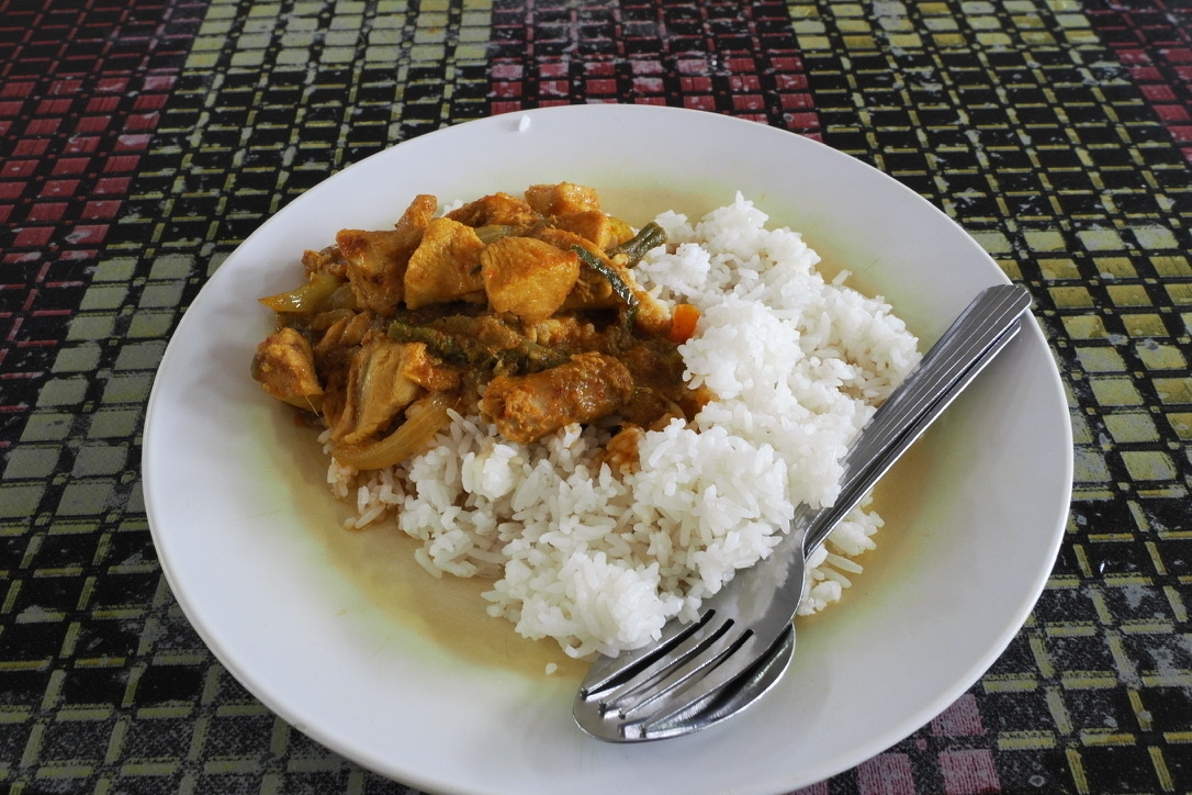 食堂で食べたカレー