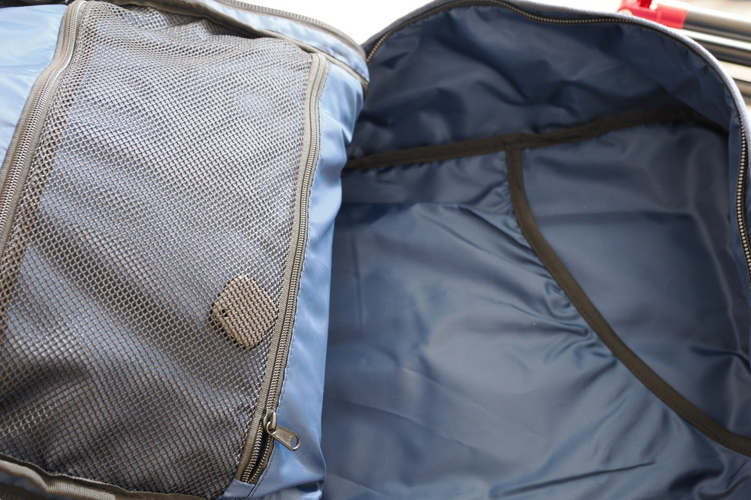 パソコンや書類が入れられるようになっているがクッション性は乏しい